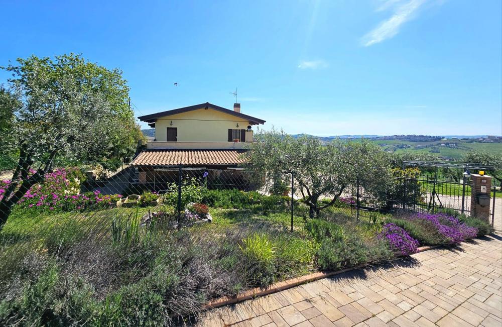 Villa plurilocale in vendita a Fermo