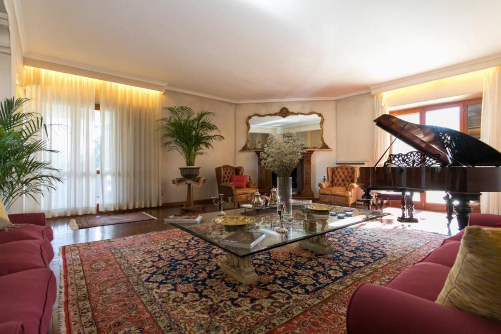Villa indipendente plurilocale in affitto a Roma