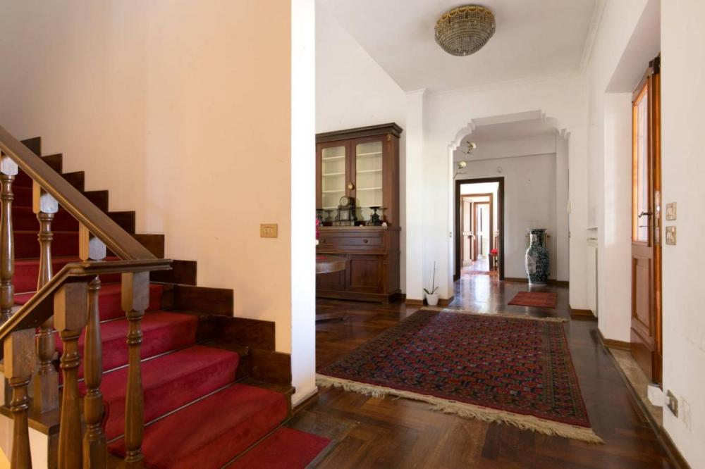 Villa indipendente plurilocale in affitto a Roma
