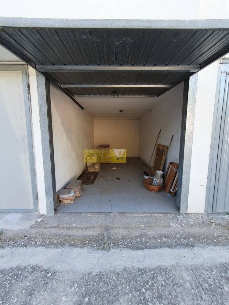 Garage monolocale in vendita a Campli