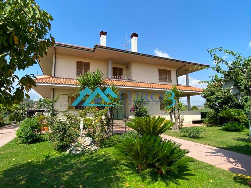 Villa plurilocale in vendita a Martinsicuro
