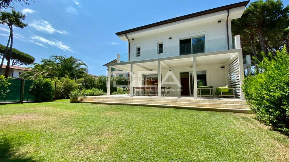 Villa plurilocale in vendita a pietrasanta