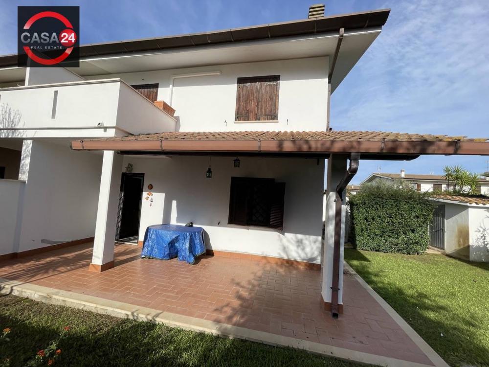 Villa indipendente quadrilocale in vendita a Latina