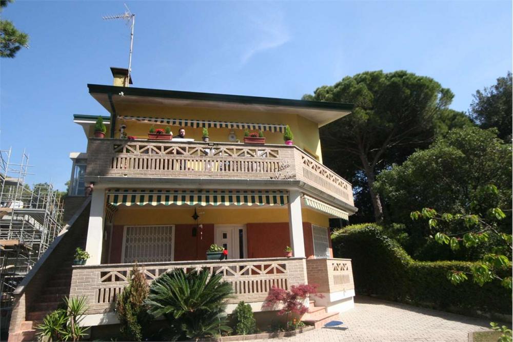 Appartamento quadrilocale in vendita a Lignano pineta