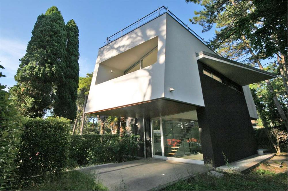 Villa plurilocale in vendita a Lignano pineta