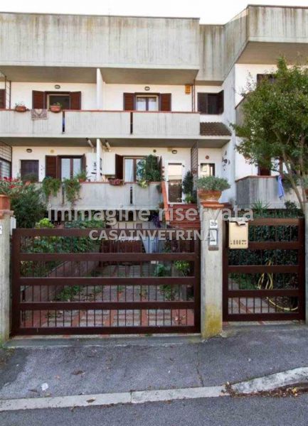 INGRESSO - Villa indipendente plurilocale in vendita a grosseto