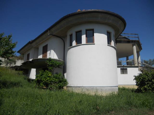 Villa indipendente plurilocale in vendita a Bellante