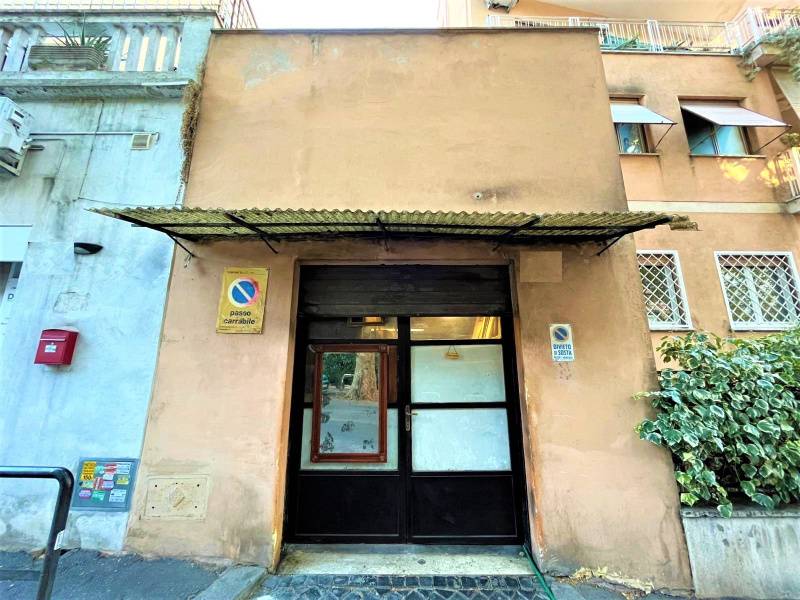 Garage in vendita a Roma