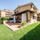 Villa quadrilocale in vendita a Roma