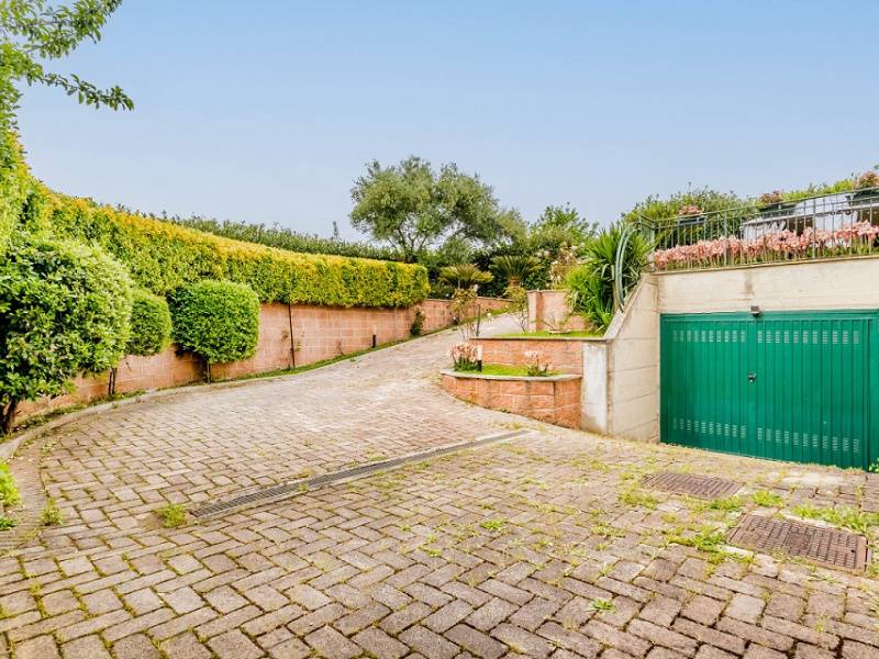 Villa plurilocale in vendita a Roma