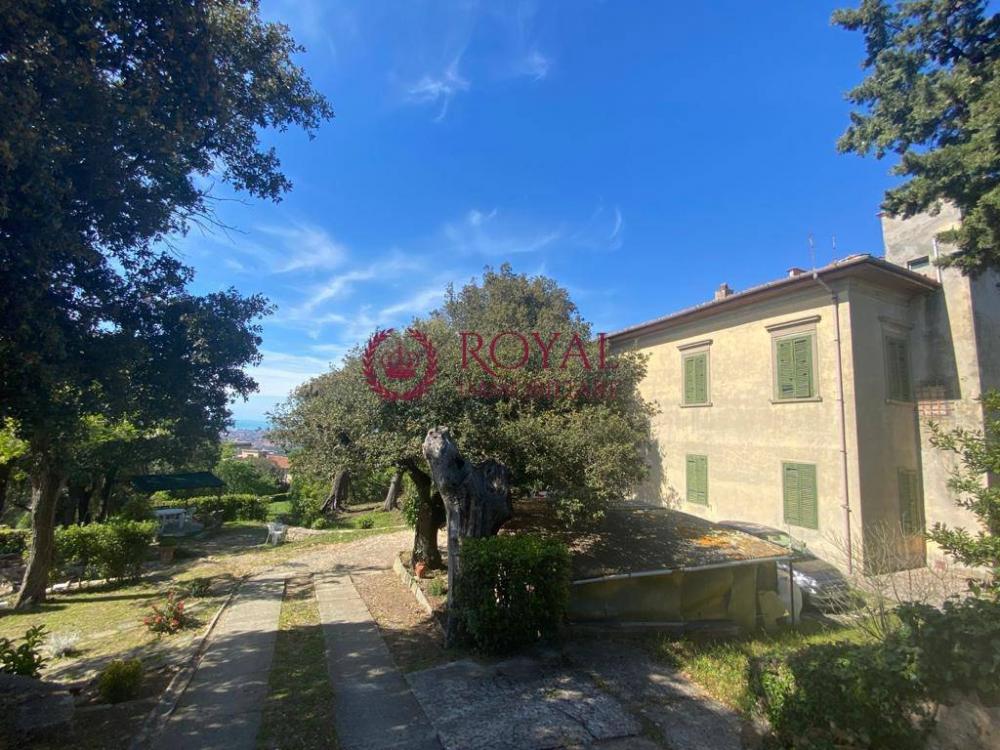 Villa indipendente plurilocale in vendita a Livorno