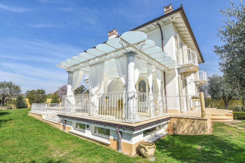 Villa plurilocale in vendita a forte dei marmi