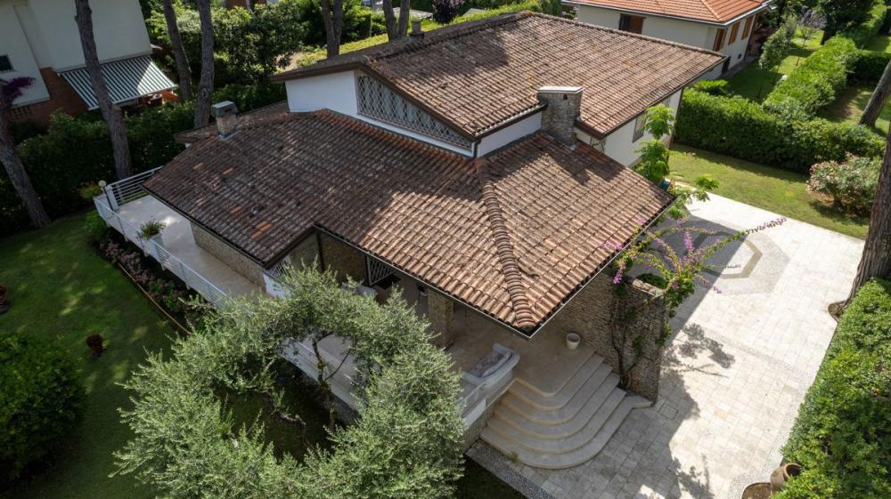 Villa indipendente plurilocale in vendita a camaiore