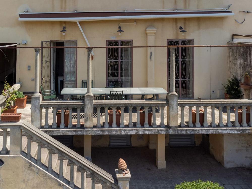Villa indipendente plurilocale in vendita a viareggio