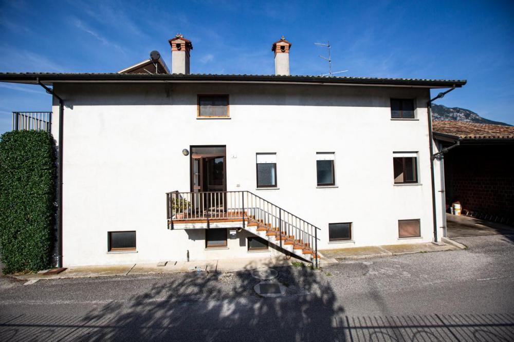 Gemona del Friuli zona bassa residenziale, casa indipendente con giardino di pertinenza.