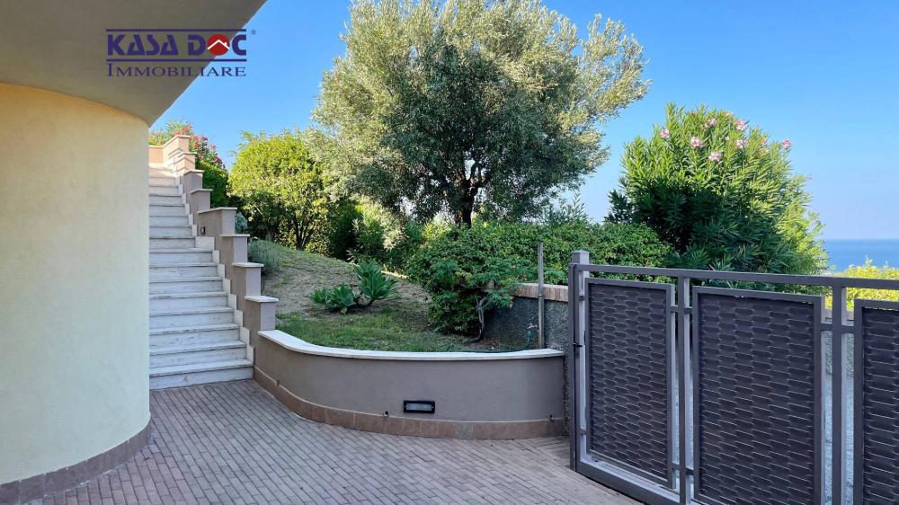 Villa indipendente plurilocale in vendita a Montepaone