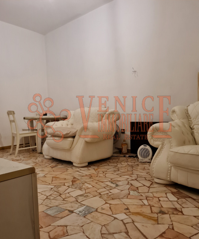 Appartamento trilocale in vendita a venezia