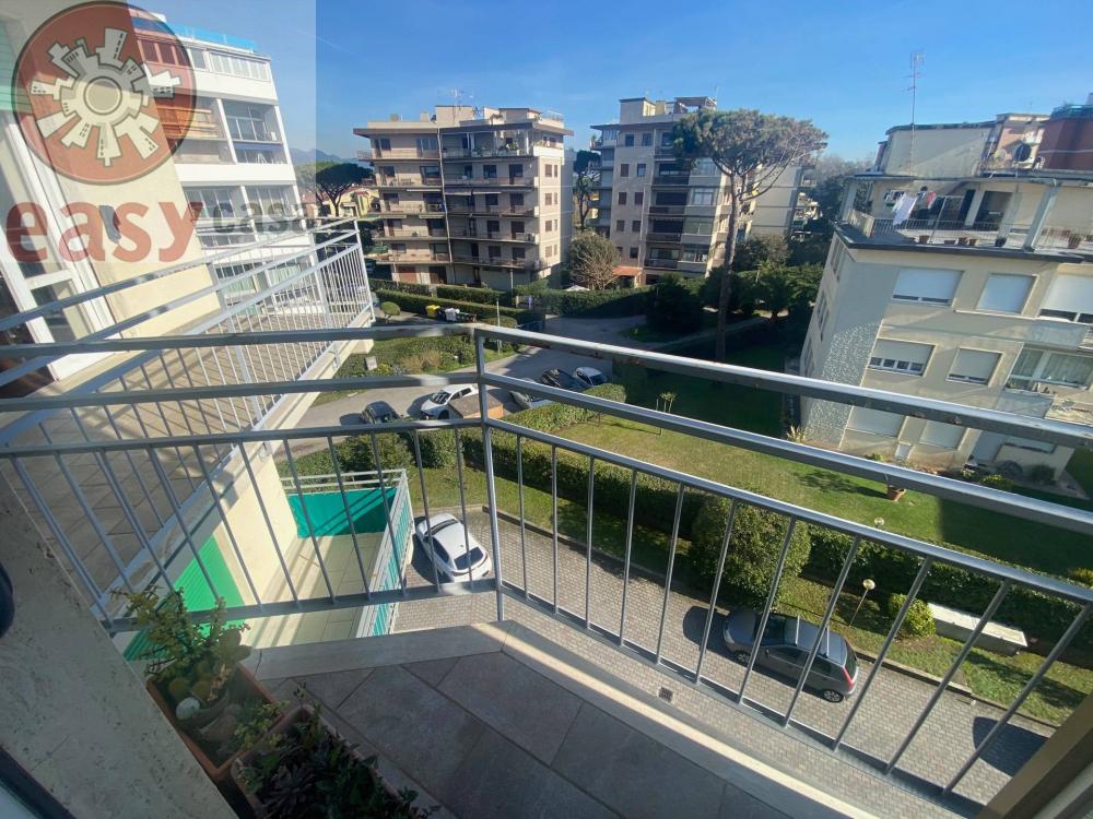 Appartamento trilocale in vendita a Viareggio