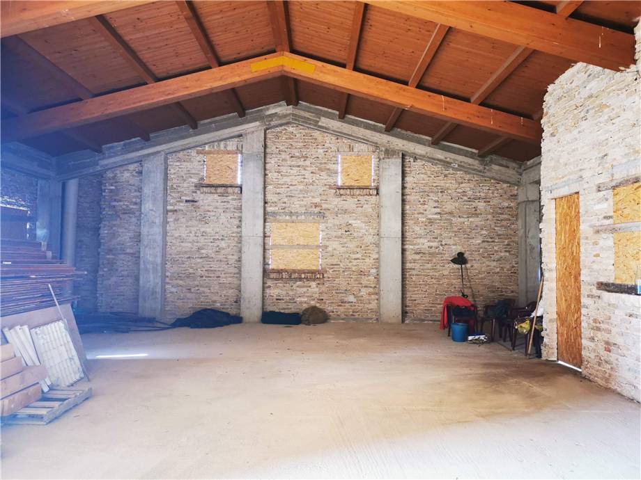 Villa indipendente plurilocale in vendita a Fermo