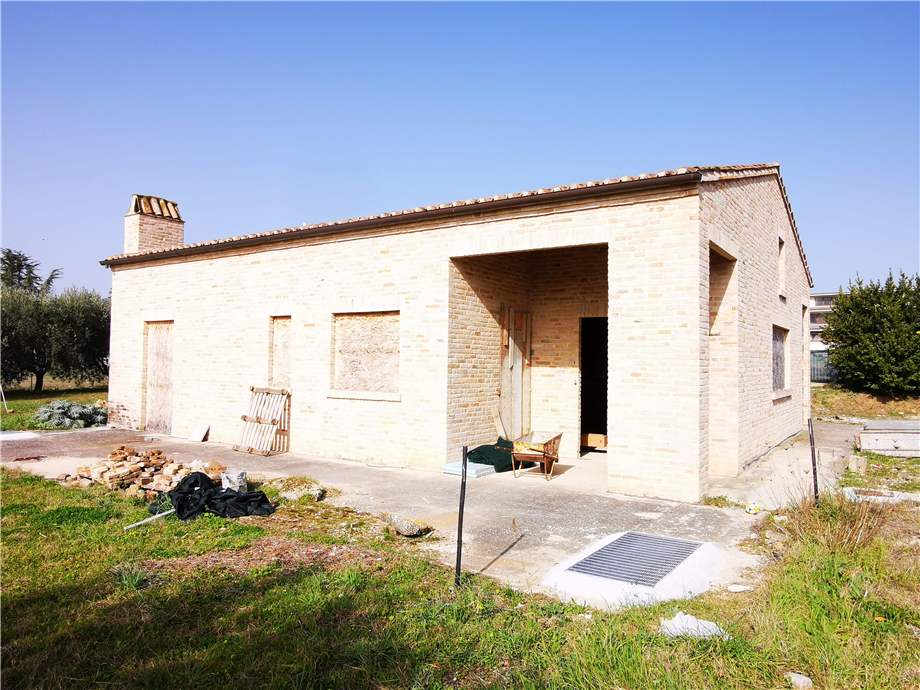 Villa indipendente plurilocale in vendita a Fermo