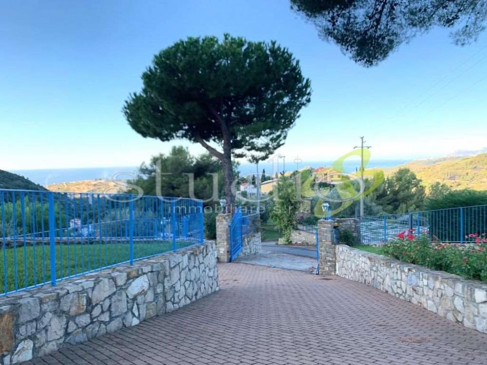 Villa plurilocale in vendita a bordighera
