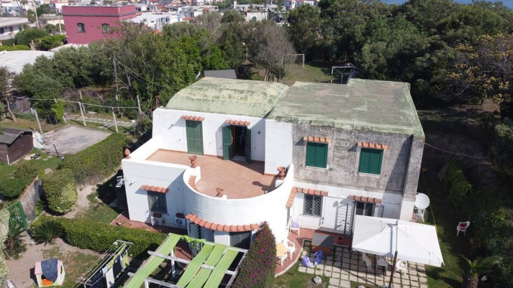 Villa indipendente plurilocale in vendita a bacoli