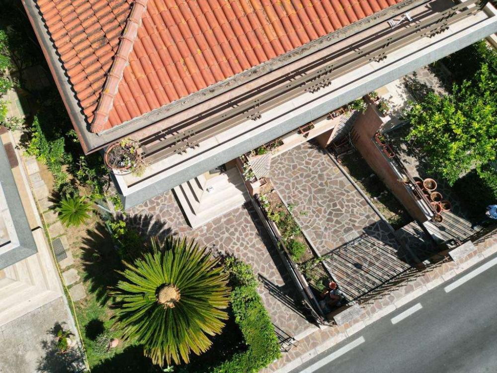 Villa plurilocale in vendita a latina