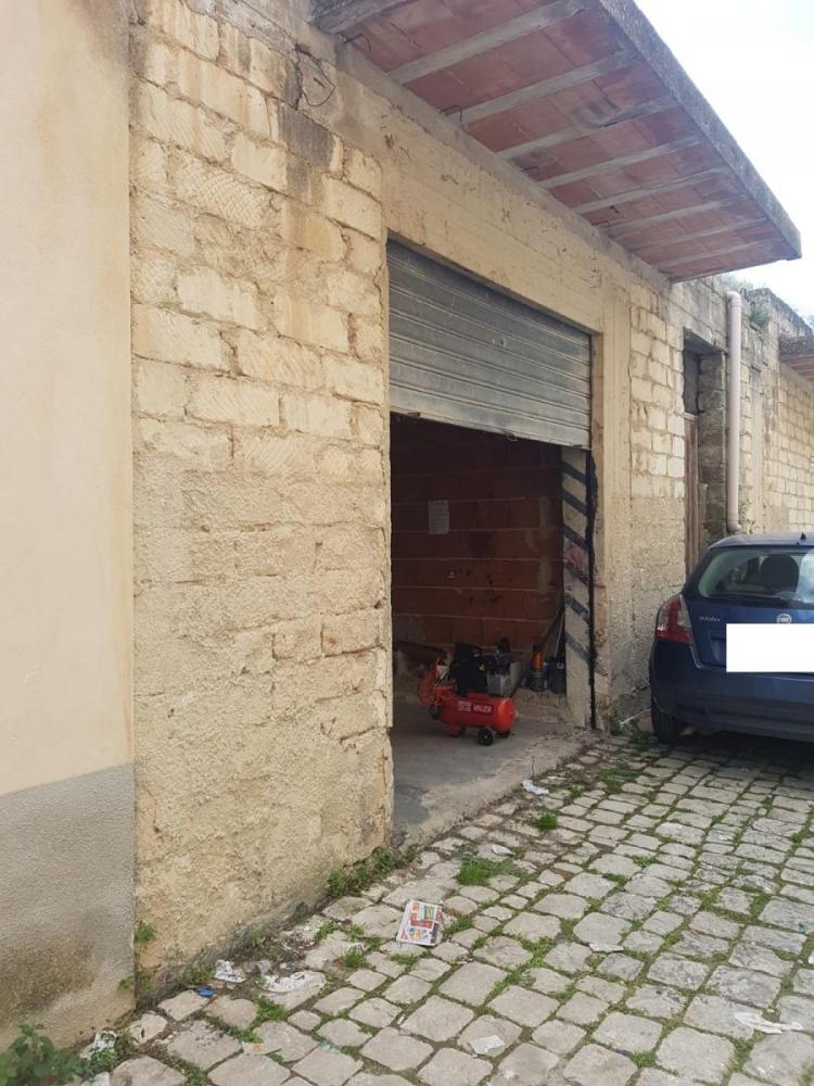 Garage bilocale in vendita a Scicli