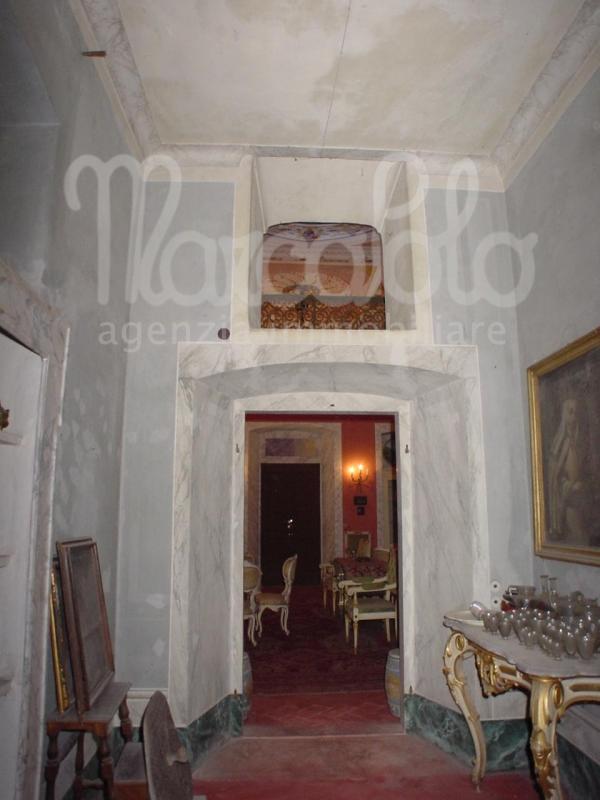 Villa indipendente plurilocale in vendita a Carrara
