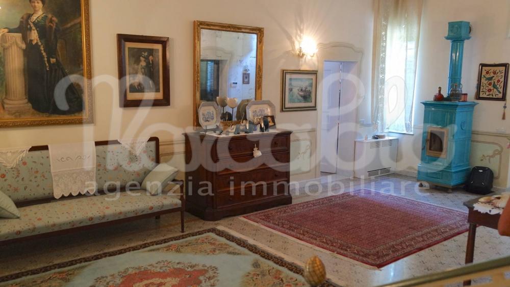 Villa indipendente plurilocale in vendita a Massa