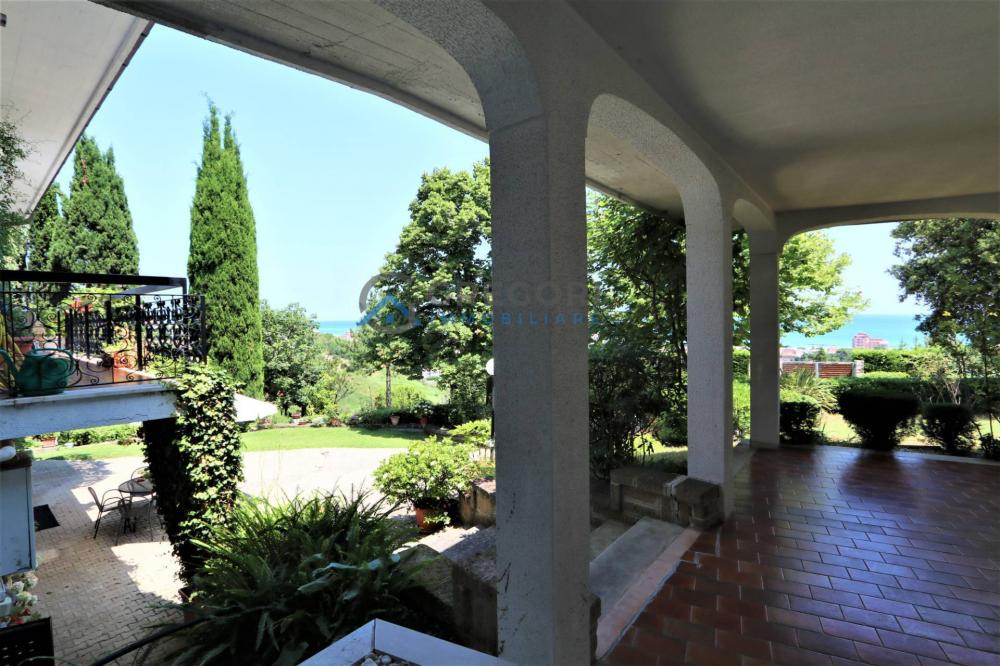 Villa indipendente plurilocale in vendita a Roseto degli Abruzzi
