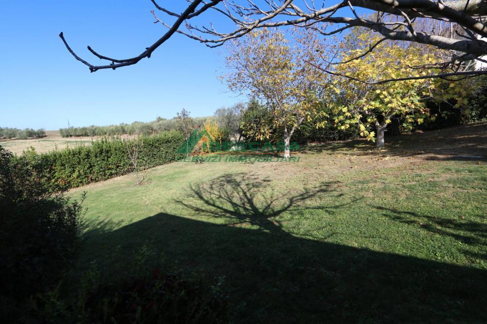 Villa indipendente plurilocale in vendita a Tortoreto