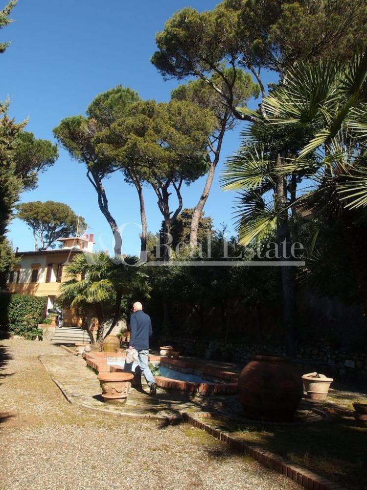 Villa indipendente plurilocale in vendita a Castiglione della Pescaia