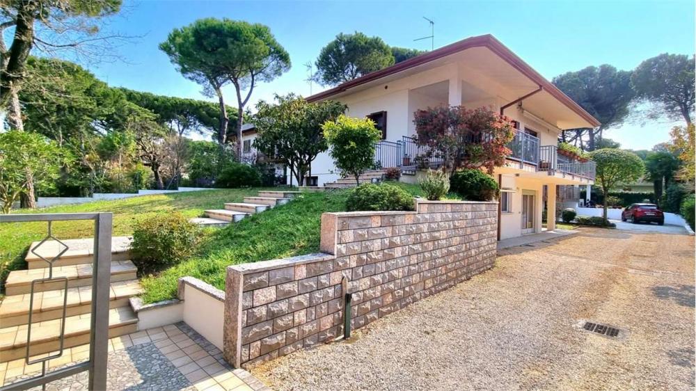 Villa plurilocale in vendita a Lignano pineta