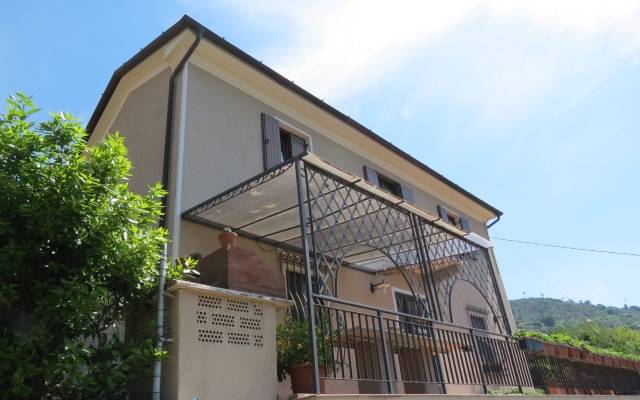 Villa indipendente plurilocale in vendita a Calci