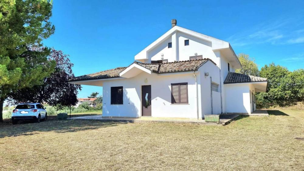 Villa indipendente plurilocale in vendita a citta sant angelo