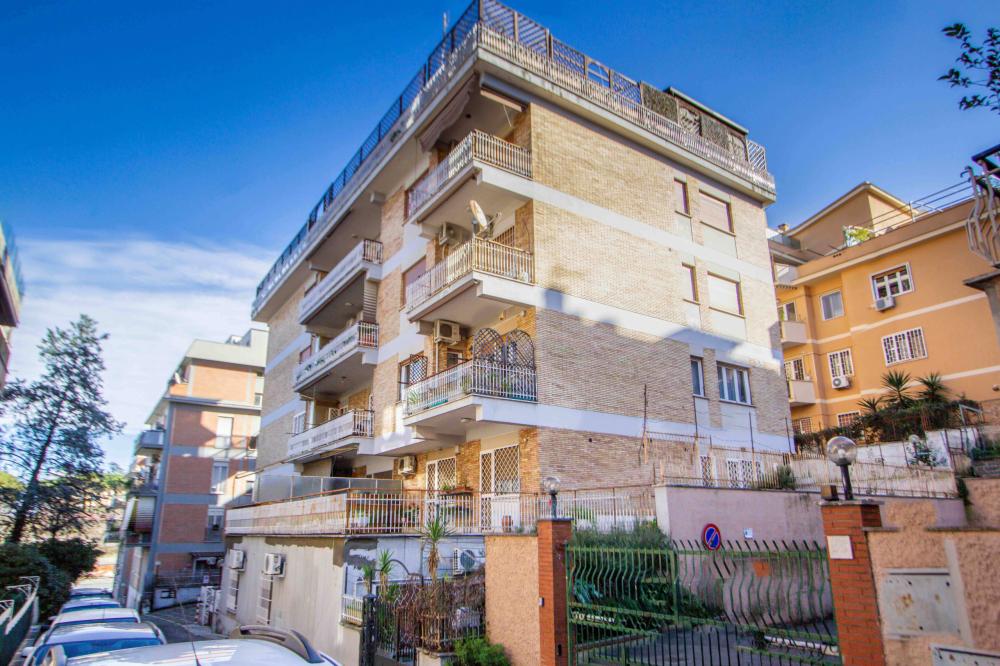 Appartamento trilocale in vendita a Roma