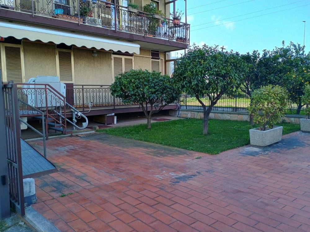 Appartamento trilocale in affitto a Albenga