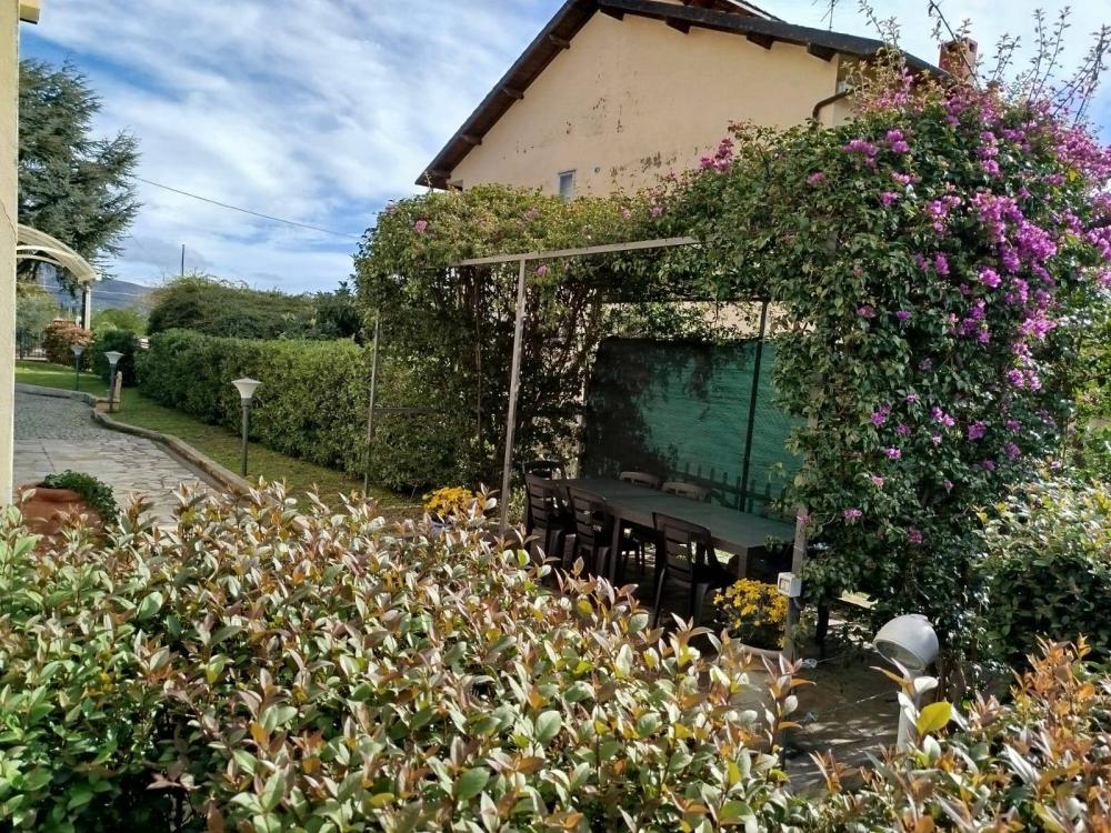 Villa plurilocale in affitto a Albenga