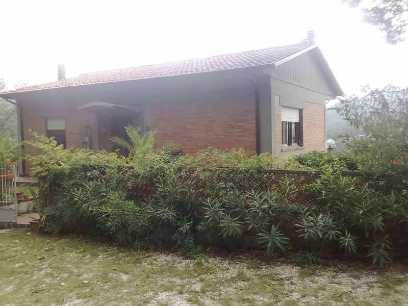 Villa indipendente plurilocale in vendita a Camaiore
