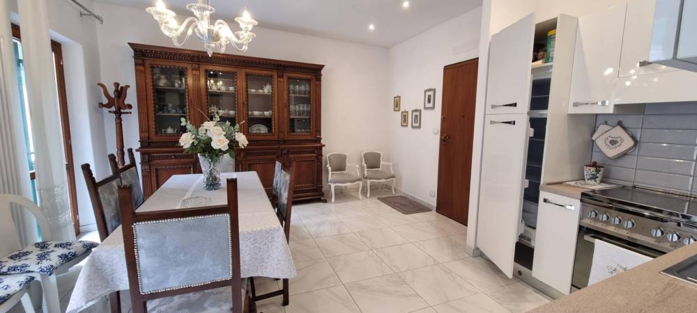 Appartamento trilocale in vendita a Finale Ligure