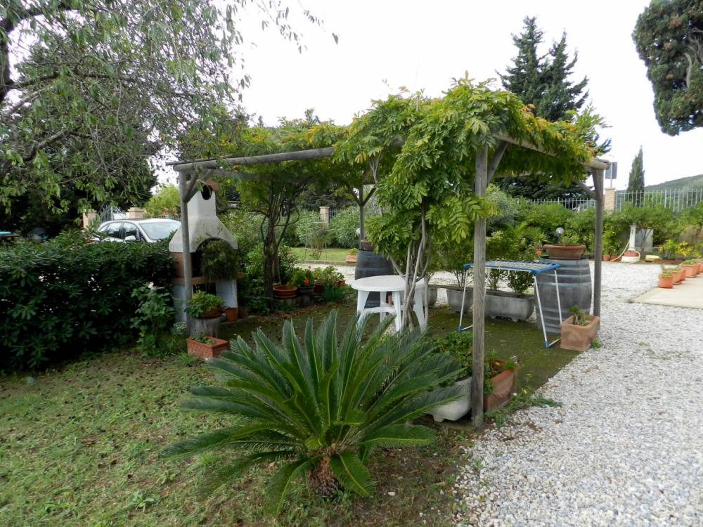 Villa indipendente plurilocale in vendita a Rosignano solvay