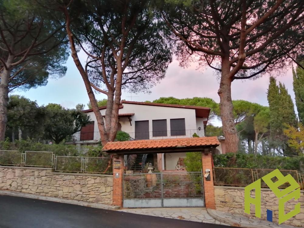 Villa plurilocale in vendita a Castiglioncello
