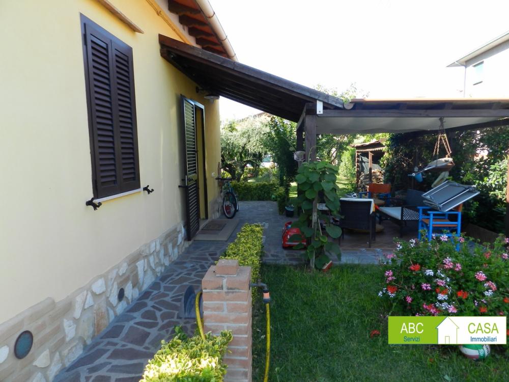 Villa plurilocale in vendita a Rosignano solvay