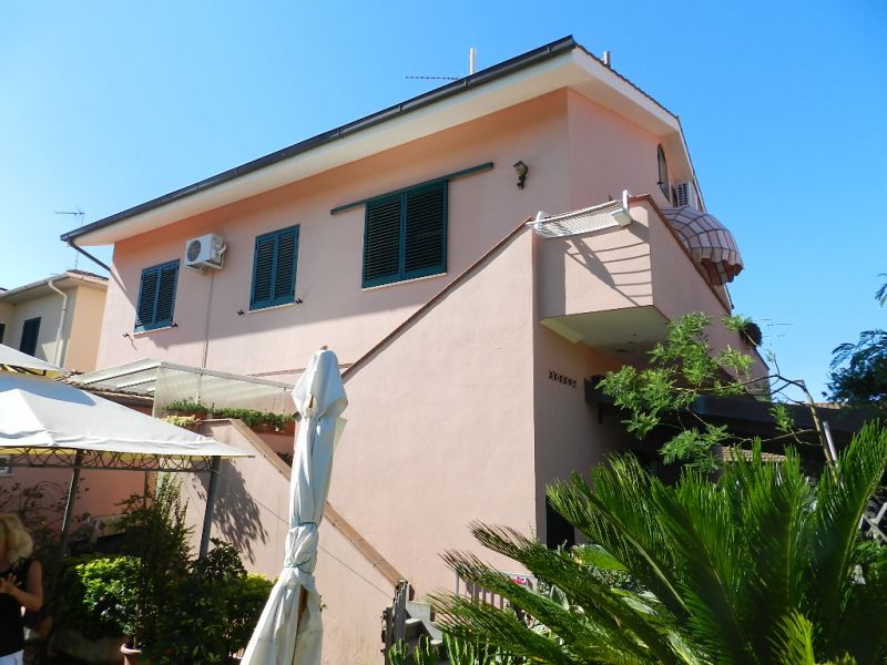 Villa indipendente plurilocale in vendita a Castiglioncello