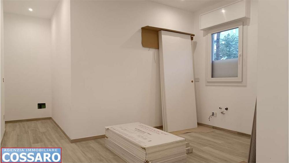 Appartamento trilocale in vendita a Lignano pineta
