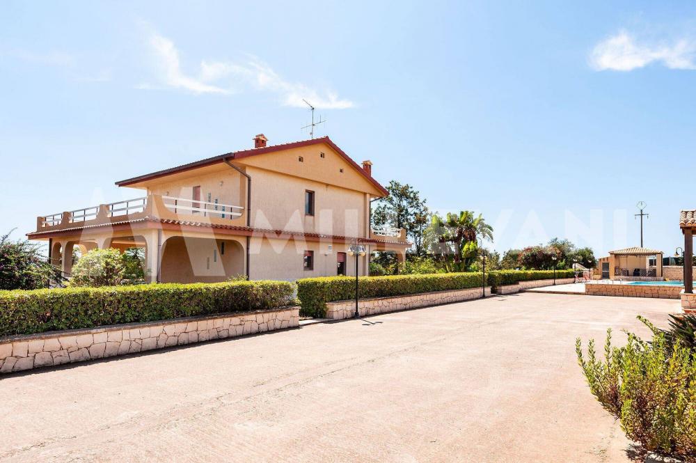 Villa indipendente plurilocale in vendita a Santa Croce Camerina