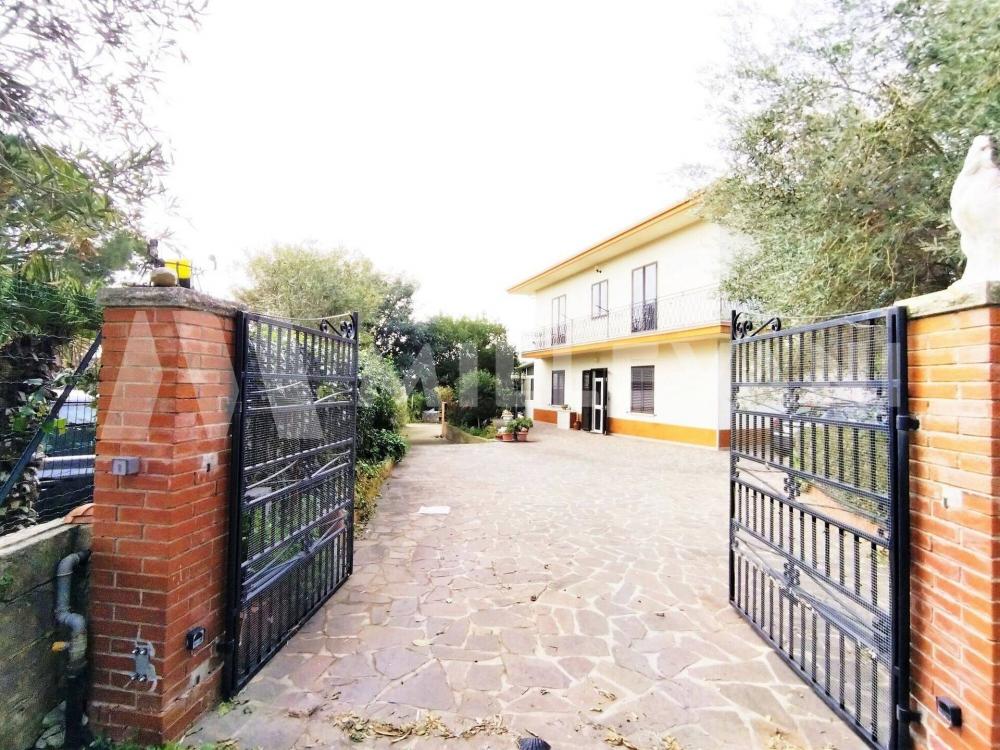 Villa indipendente plurilocale in vendita a Modica