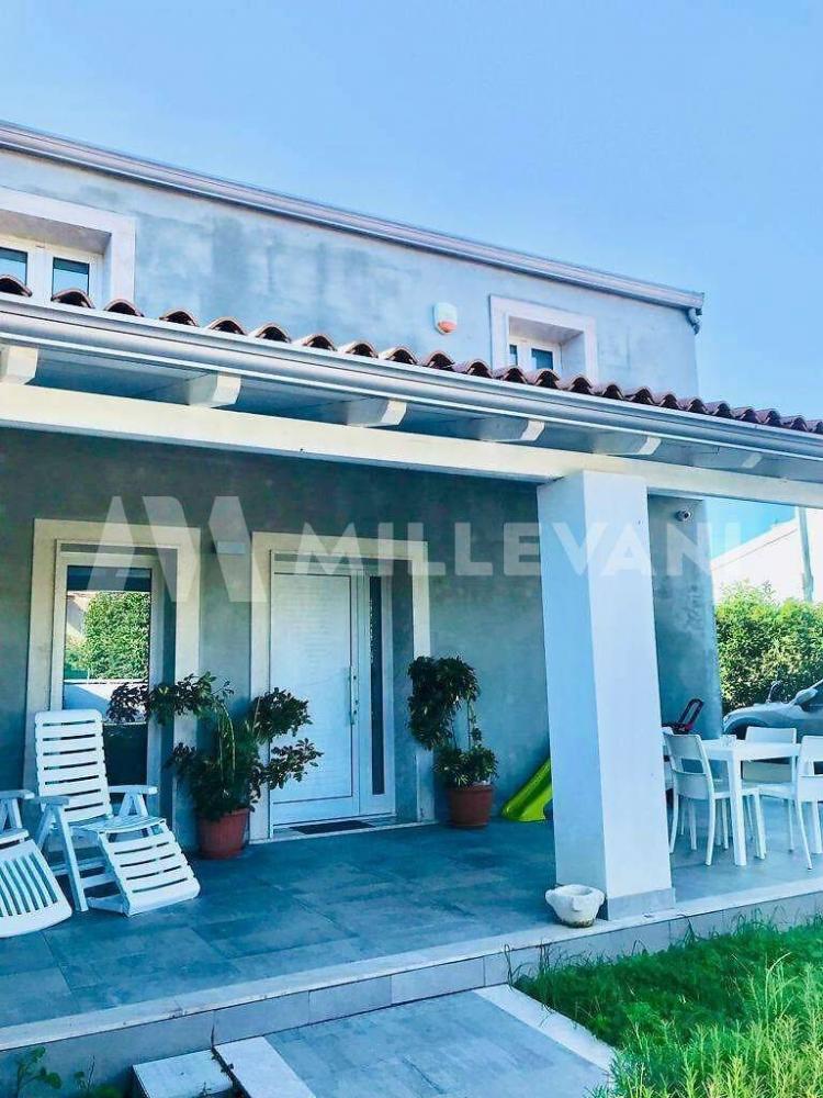 Villa indipendente plurilocale in vendita a Pozzallo