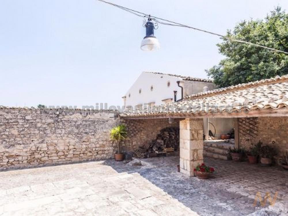Villa indipendente plurilocale in vendita a Ragusa